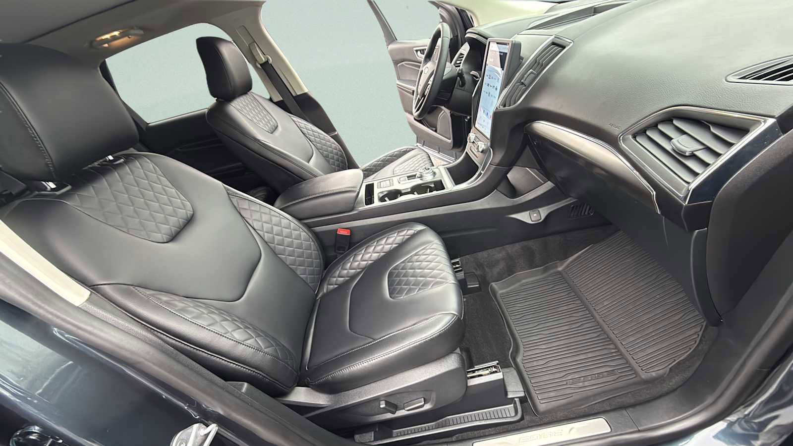 Certified 2024 Ford Edge Titanium image 29