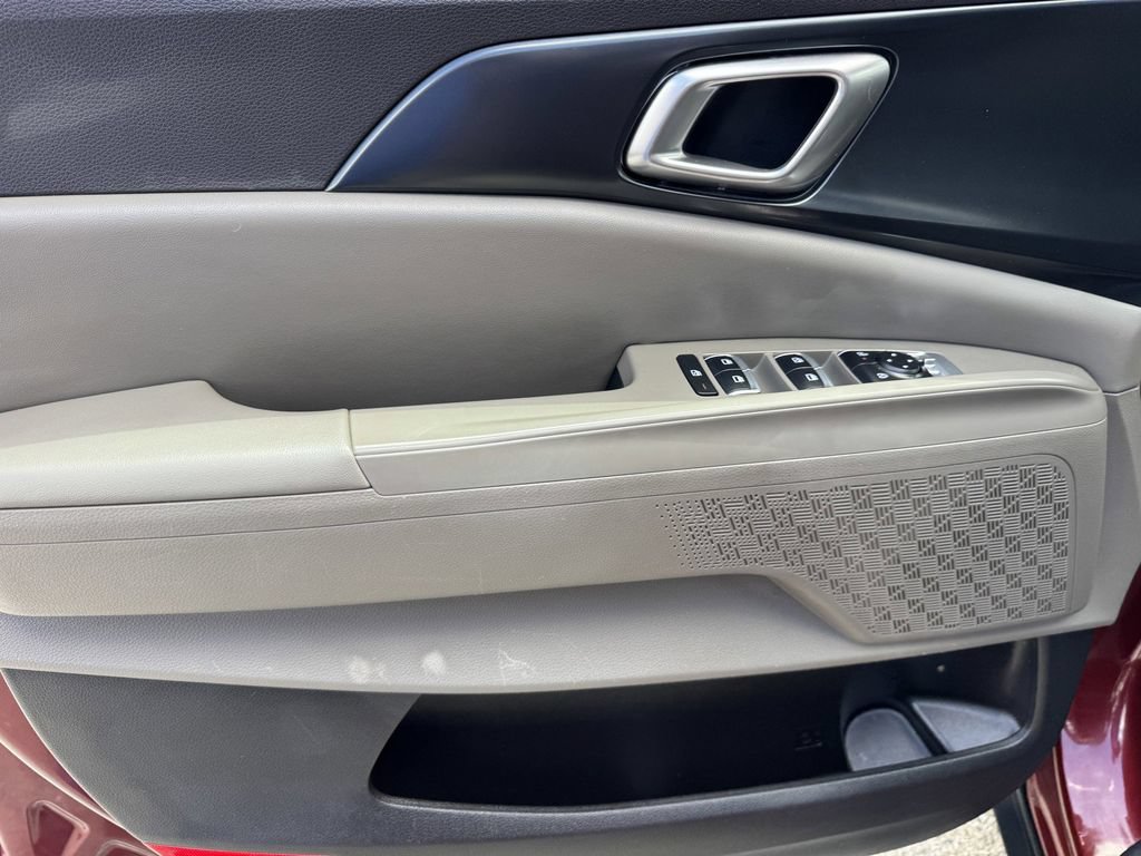 Used 2025 Kia Carnival FWD image 17