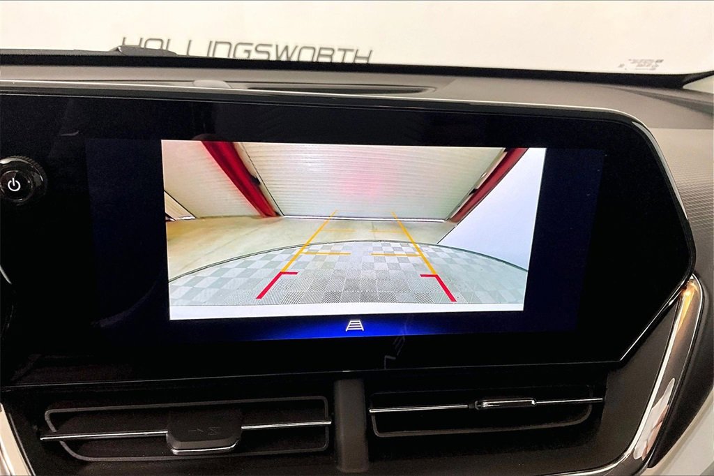 Used 2025 Chevrolet Trax LT w/ LT Convenience Package image 17