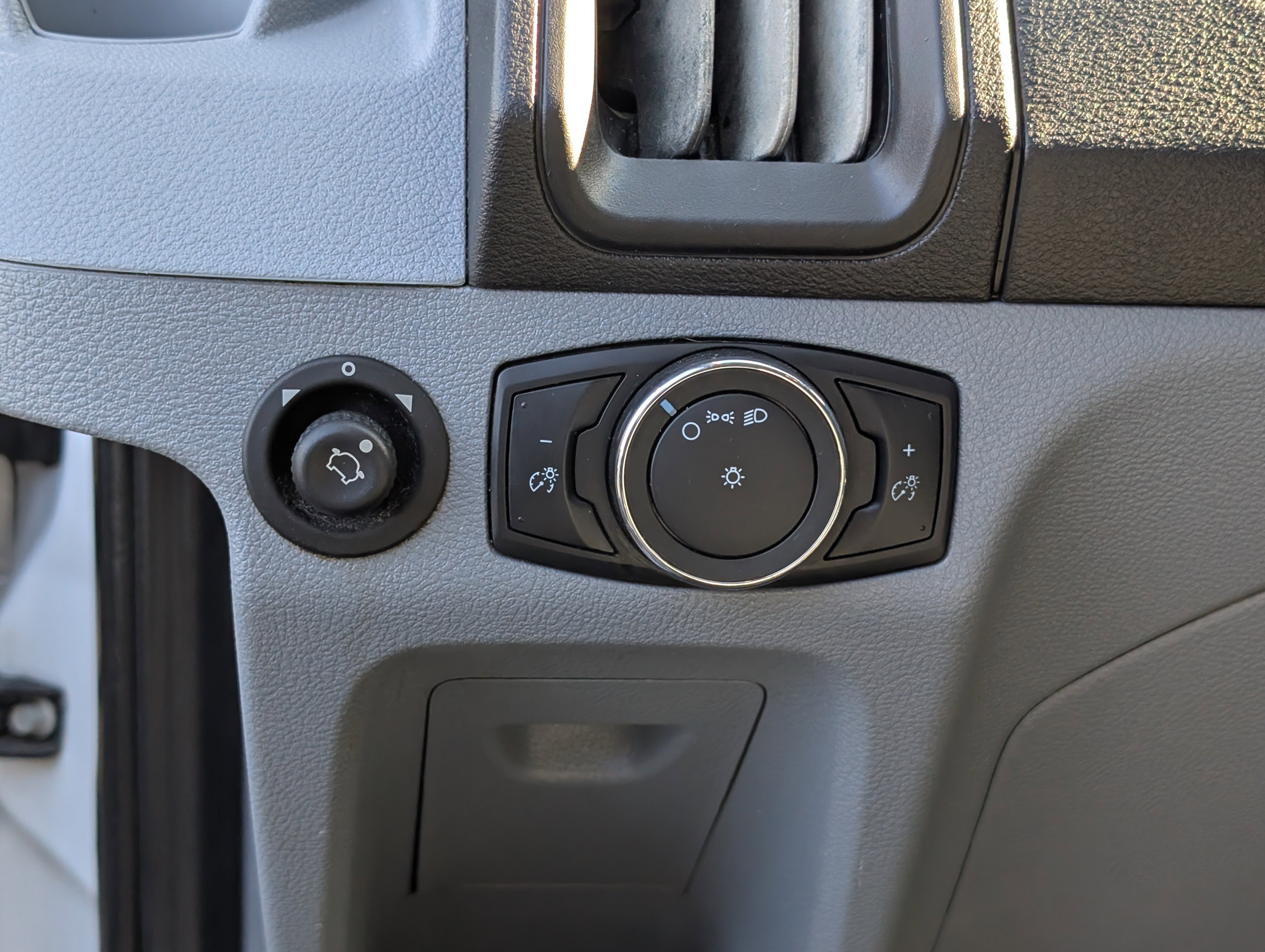 Certified 2019 Ford Transit 250 130 Low Roof image 18