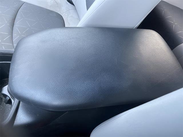 Used 2021 Toyota RAV4 XLE image 32