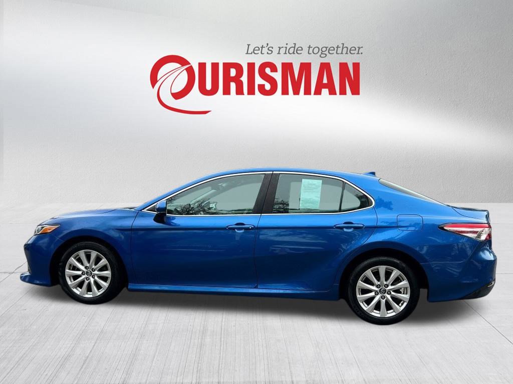 Used 2019 Toyota Camry LE image 3