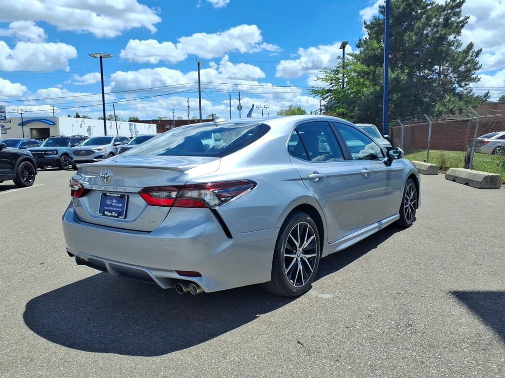Used 2024 Toyota Camry SE w/ Cold Weather Package FWD image 5