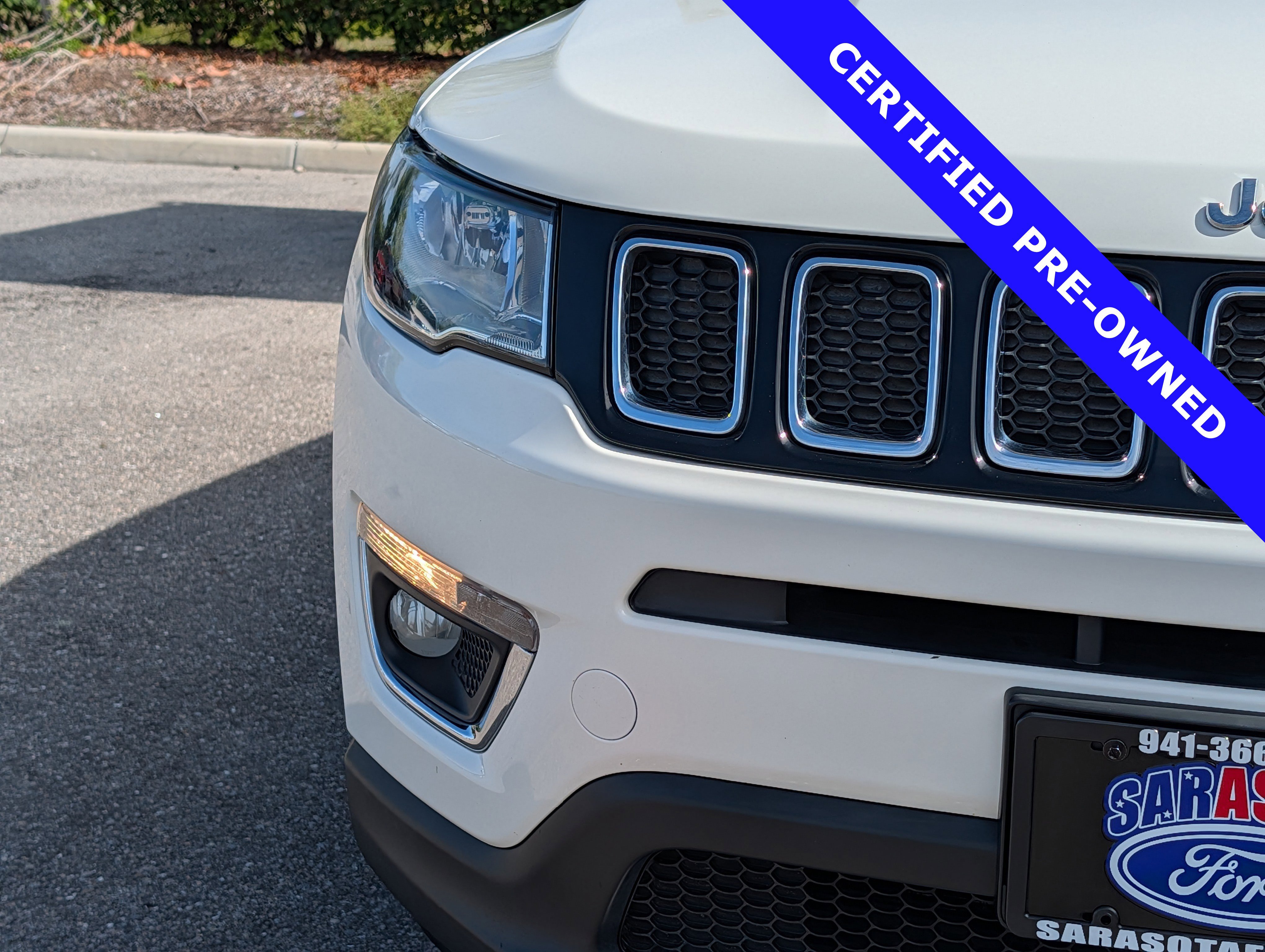 Used 2018 Jeep Compass Limited AWD/4WD image 9