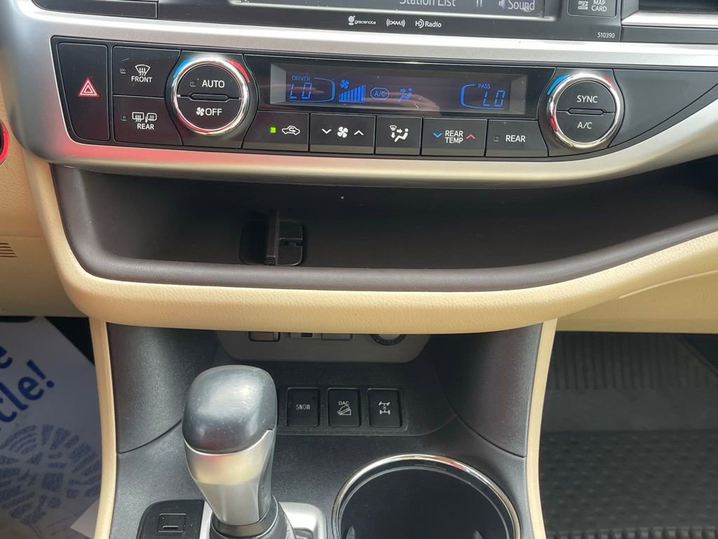 Used 2019 Toyota Highlander XLE AWD/4WD image 37