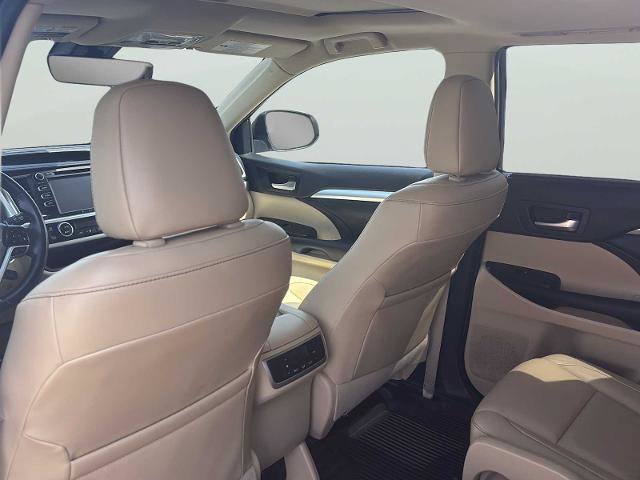 Used 2019 Toyota Highlander XLE AWD/4WD image 38