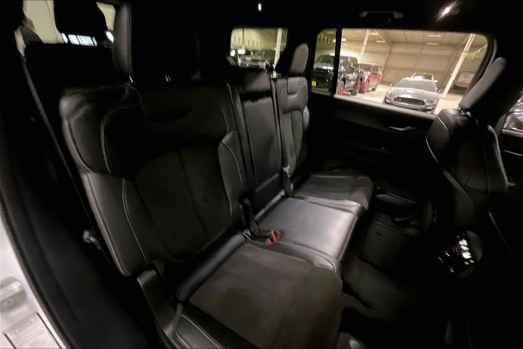 Used 2024 Jeep Grand Cherokee L Laredo image 25