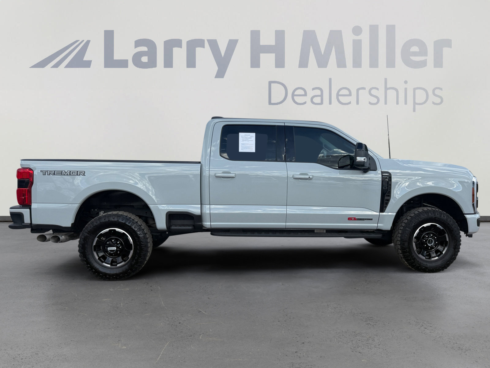 Certified 2025 Ford F250 Lariat w/ Lariat Ultimate Package image 6