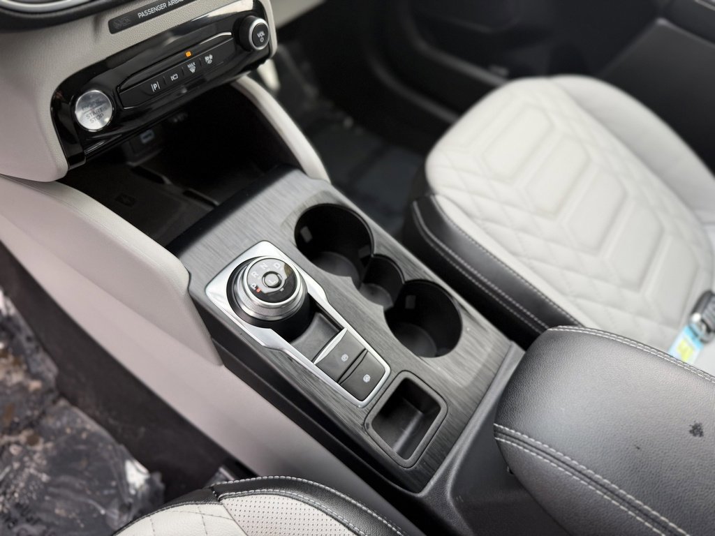 Certified 2023 Ford Escape Platinum w/ Premium Technology Package image 16