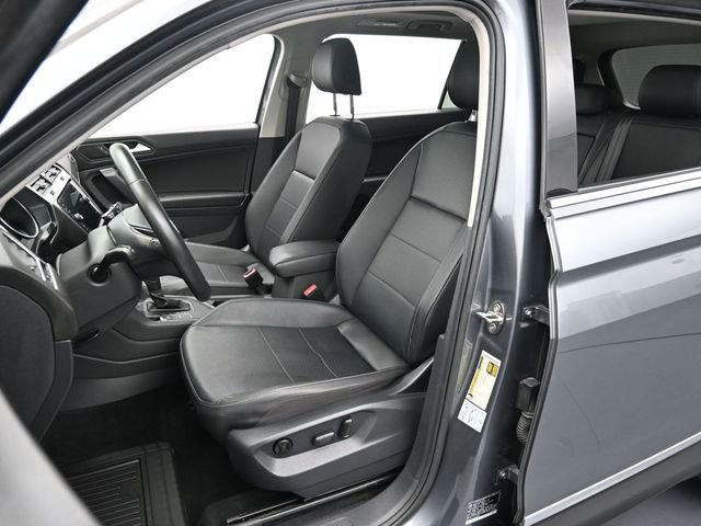 Used 2020 Volkswagen Tiguan SE w/ Panoramic Sunroof Package image 11