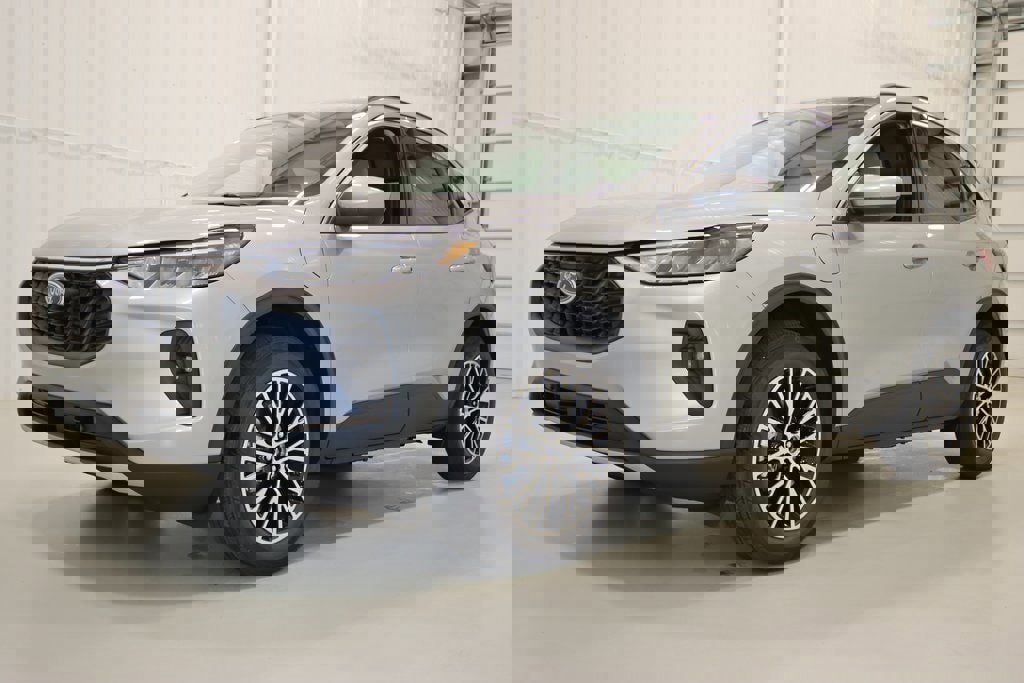 Certified 2024 Ford Escape SE image 2