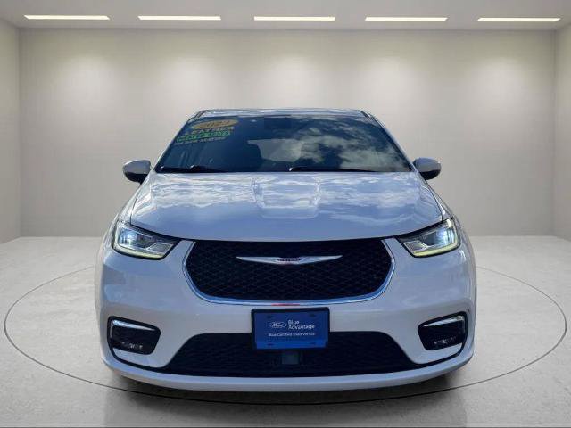 Used 2023 Chrysler Pacifica Touring-L FWD image 3