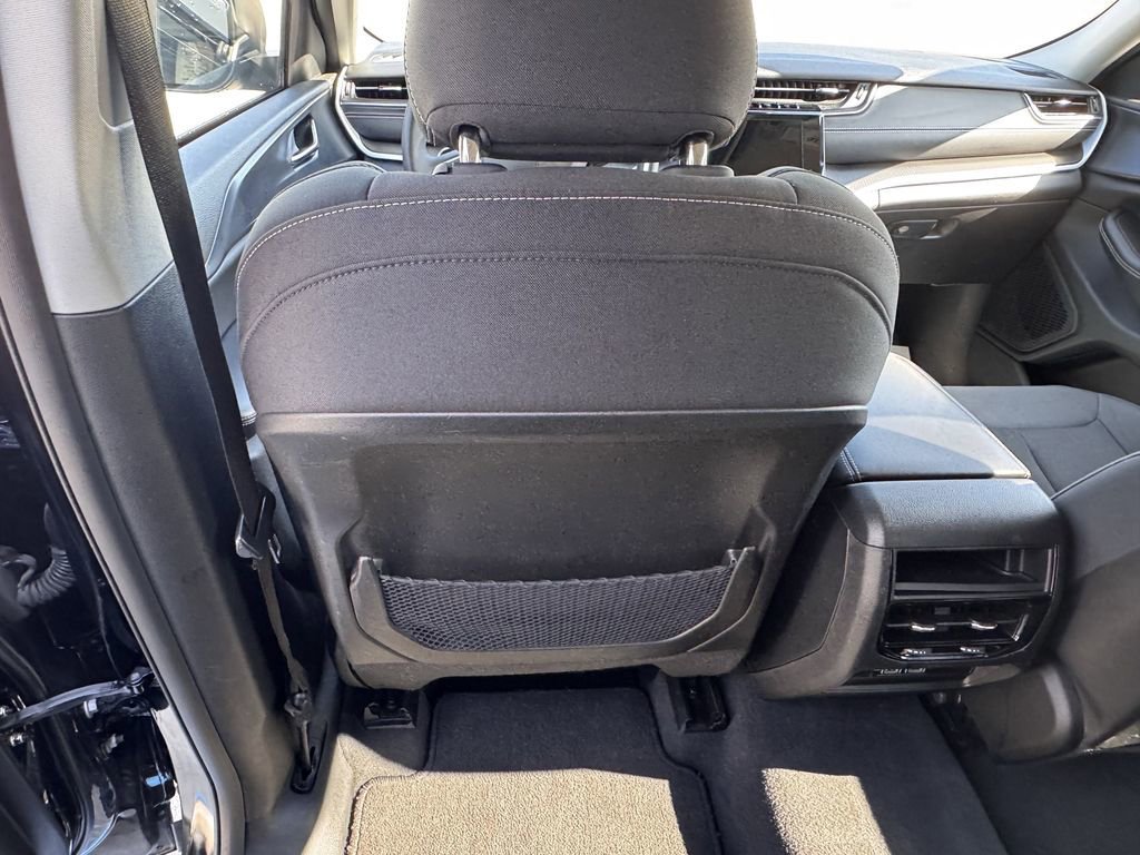 Used 2023 Jeep Grand Cherokee Laredo image 31