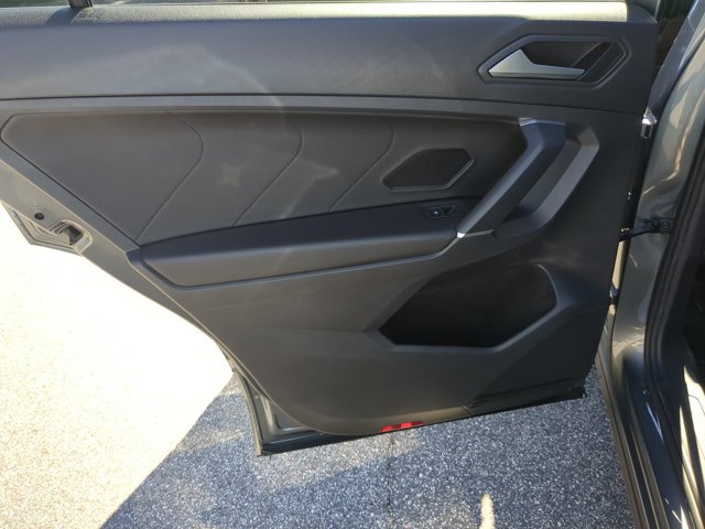 Used 2020 Volkswagen Tiguan SEL Premium R-Line w/ 3rd Row Seat Package AWD/4WD image 30