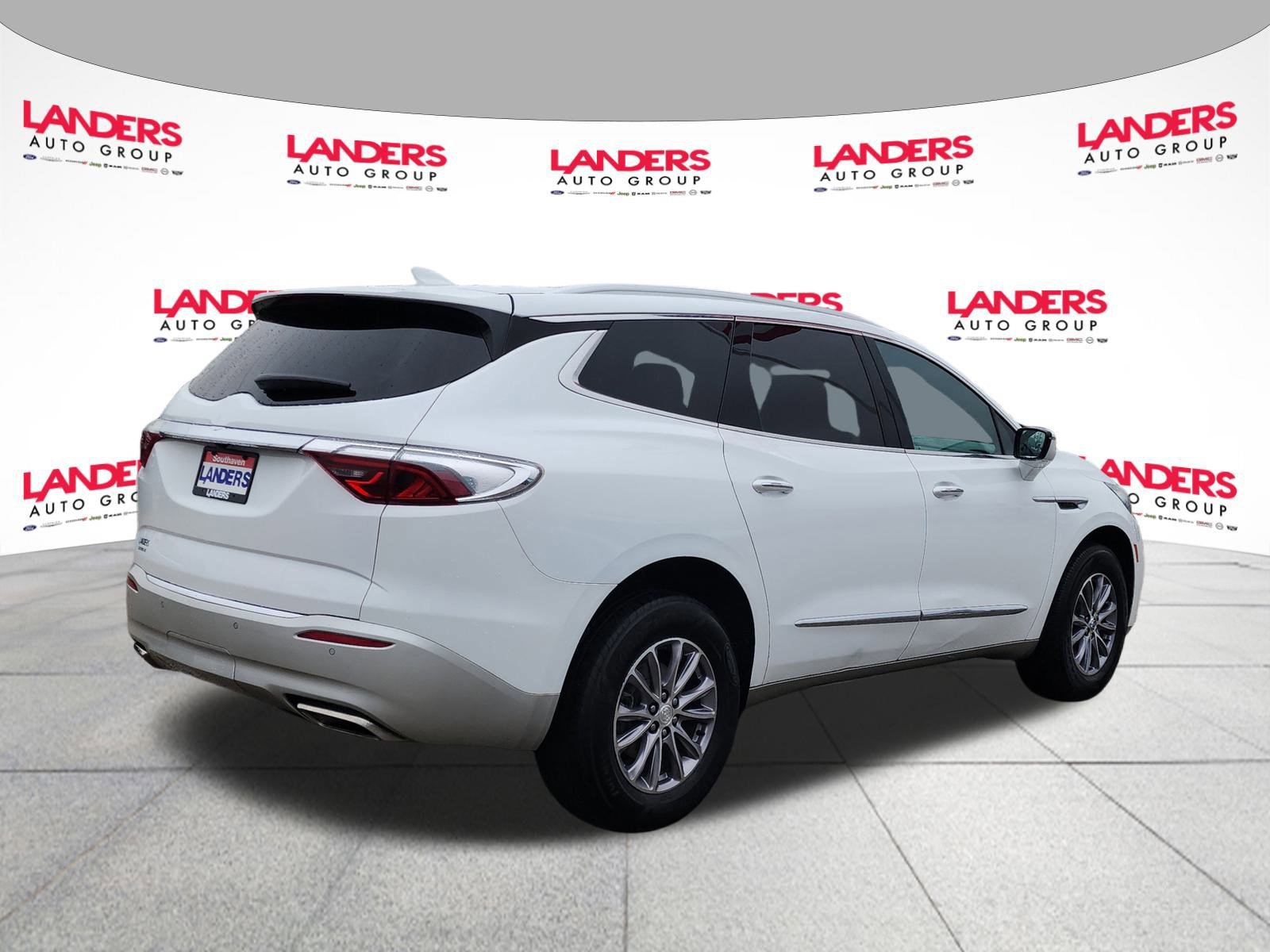 Used 2023 Buick Enclave Essence image 5
