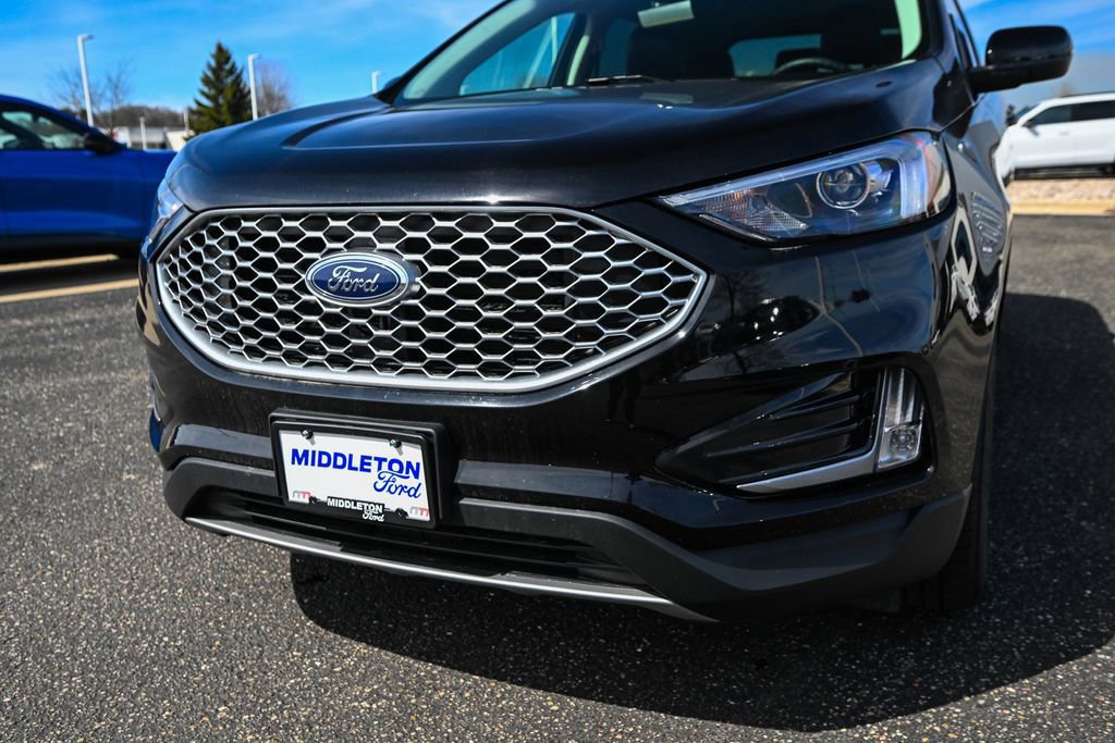 Certified 2024 Ford Edge SEL w/ Convenience Package AWD/4WD image 2