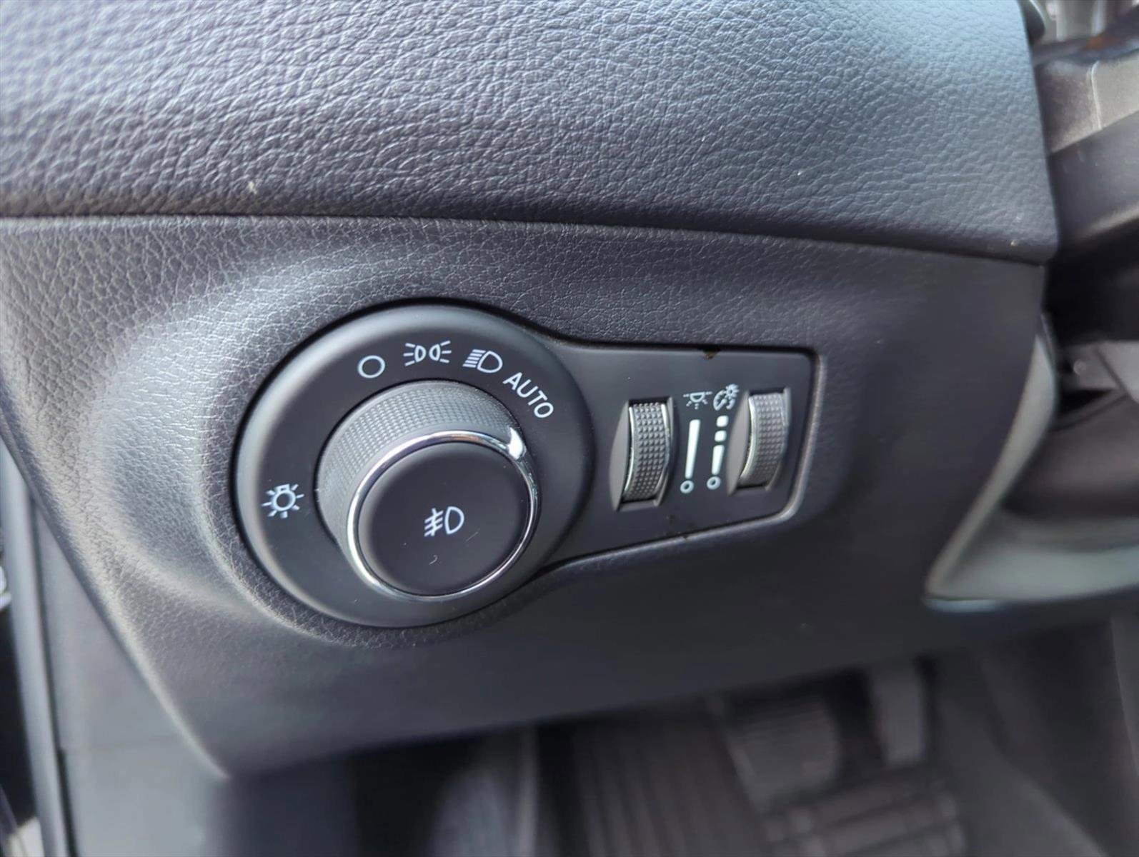 Used 2021 Jeep Compass Latitude FWD image 28