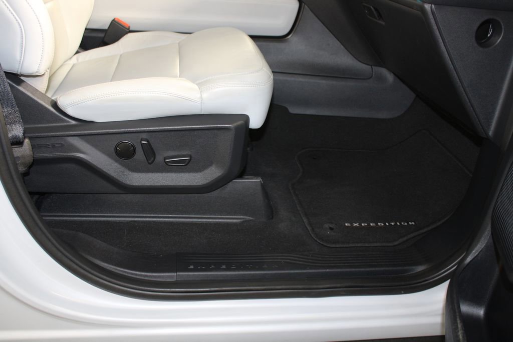 Certified 2025 Ford Expedition Platinum image 11