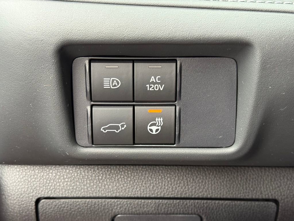 Used 2021 Toyota Highlander Limited image 26