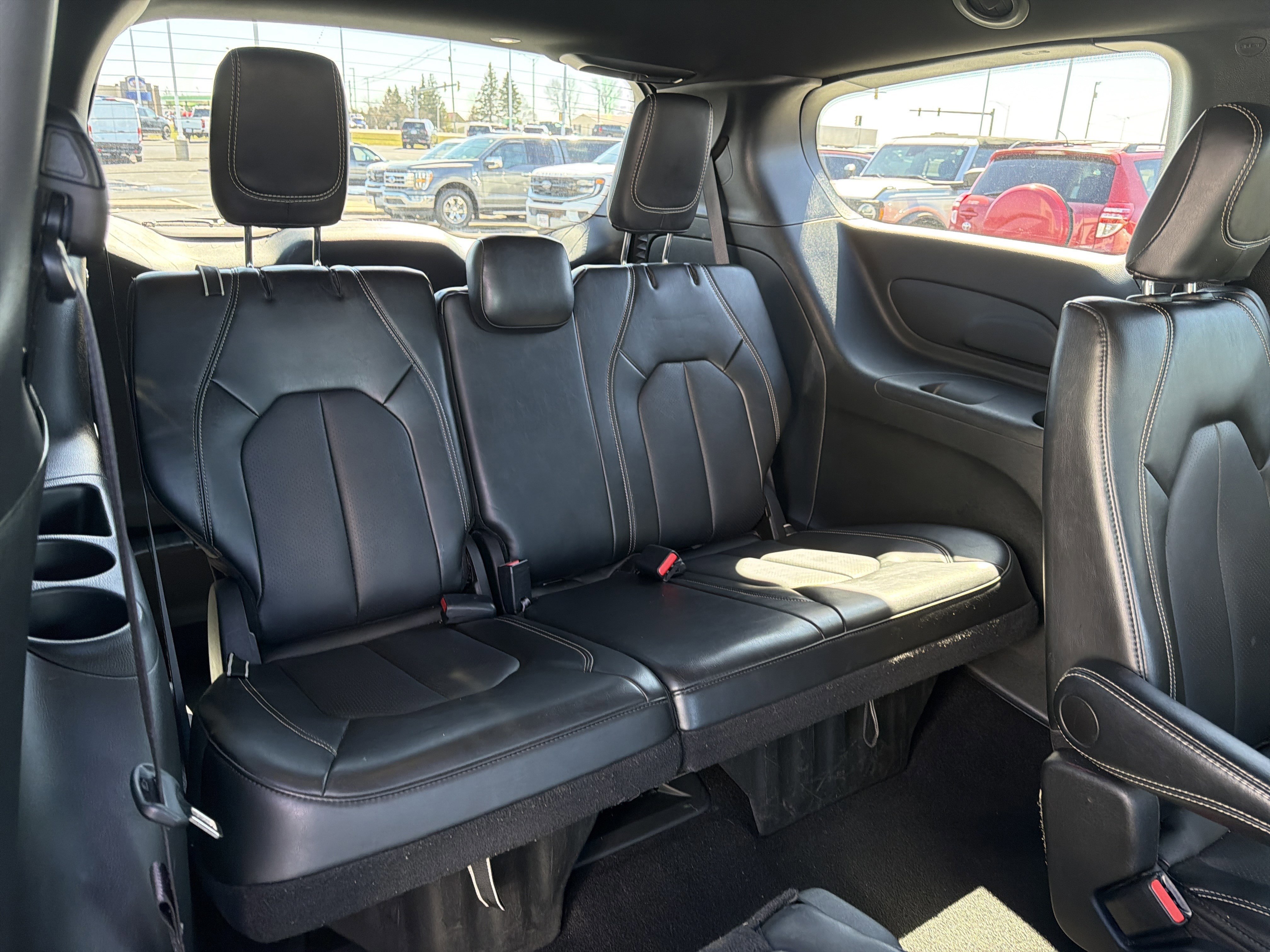 Used 2025 Chrysler Pacifica Select image 18