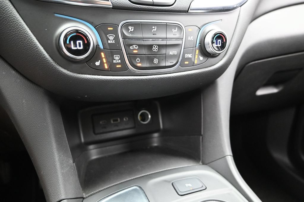 Used 2024 Chevrolet Equinox LT FWD image 33