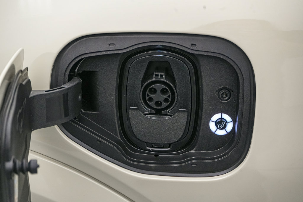 Certified 2025 Ford Mustang Mach-E Premium RWD image 12