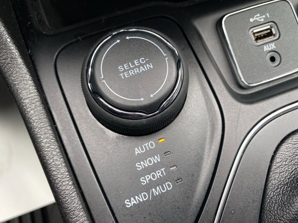 Used 2021 Jeep Cherokee Latitude Lux w/ Comfort/Convenience Group image 34