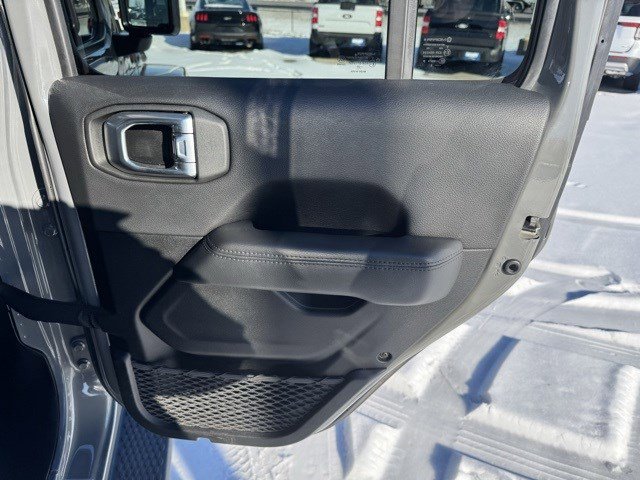 Used 2023 Jeep Wrangler Unlimited Sahara image 31