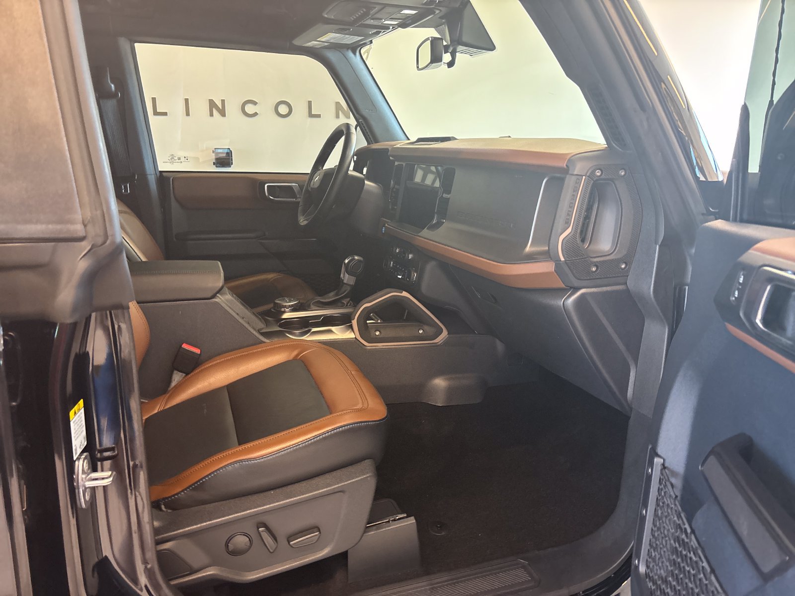 Certified 2024 Ford Bronco Outer Banks AWD/4WD image 6
