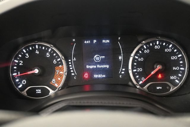 Used 2023 Jeep Renegade Latitude AWD/4WD image 9