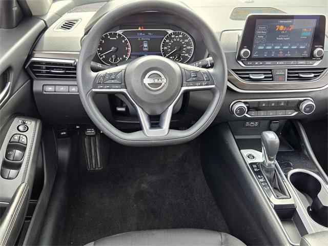 Used 2024 Nissan Altima 2.5 SV image 11