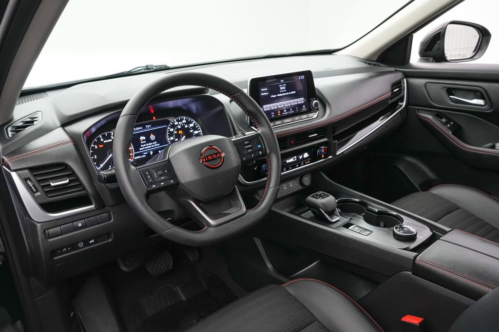 Used 2025 Nissan Rogue SV image 16