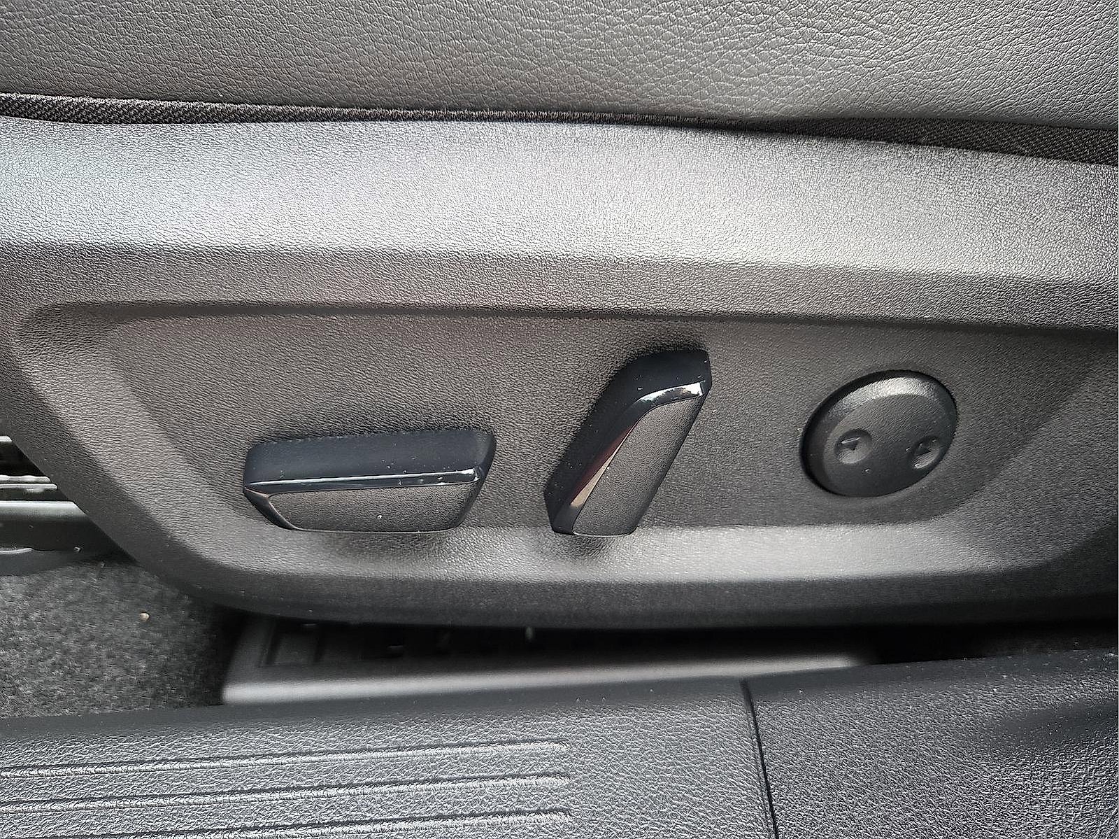 Used 2025 Nissan Rogue SL image 15