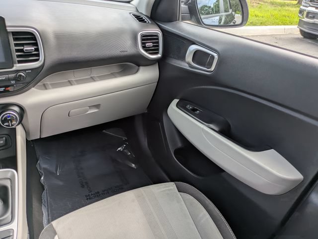 Used 2022 Hyundai Venue SEL FWD image 17