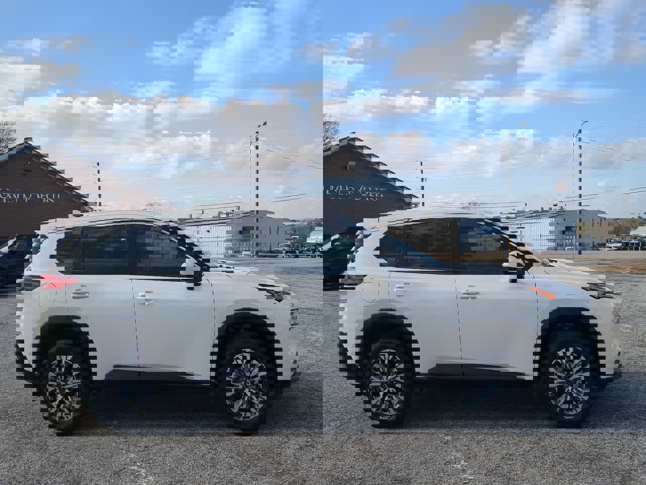 Used 2023 Nissan Rogue SV video 2