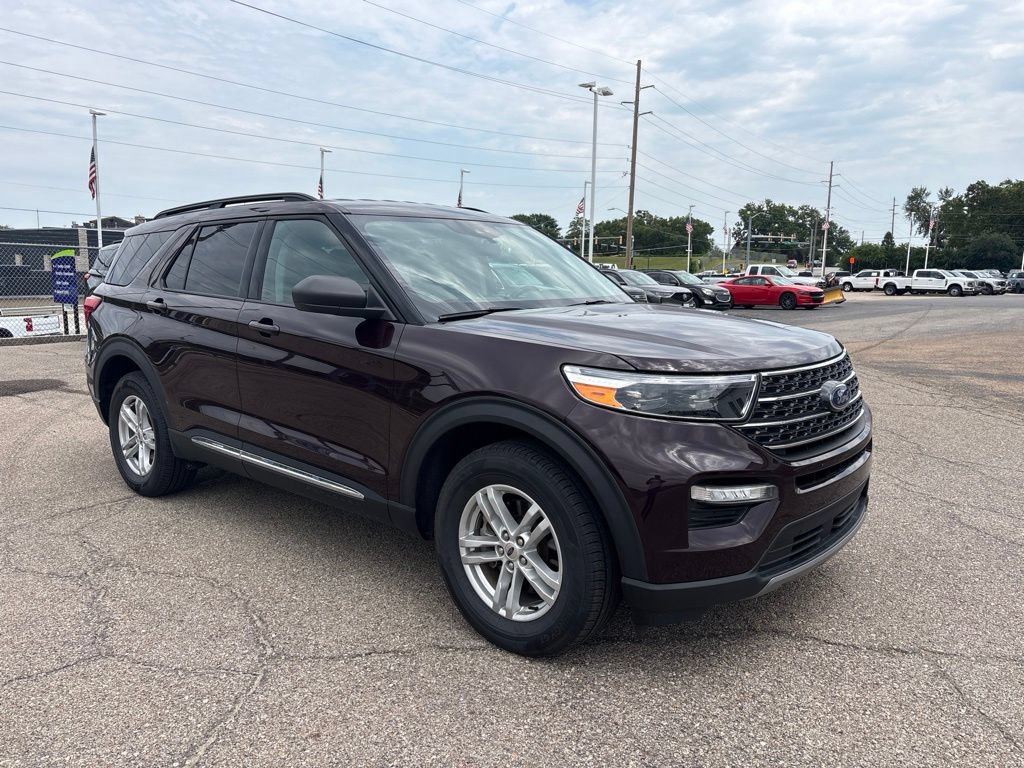 Certified 2023 Ford Explorer XLT w/ Equipment Group 202A AWD/4WD image 1