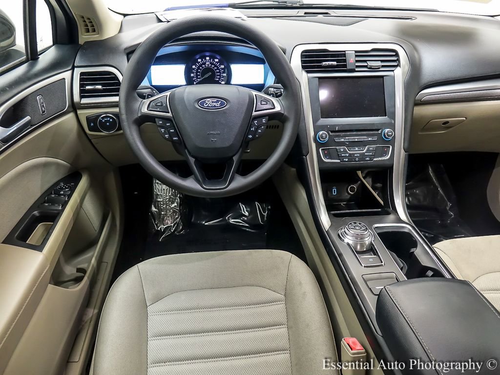 Certified 2018 Ford Fusion SE w/ Fusion SE Technology Package FWD image 14