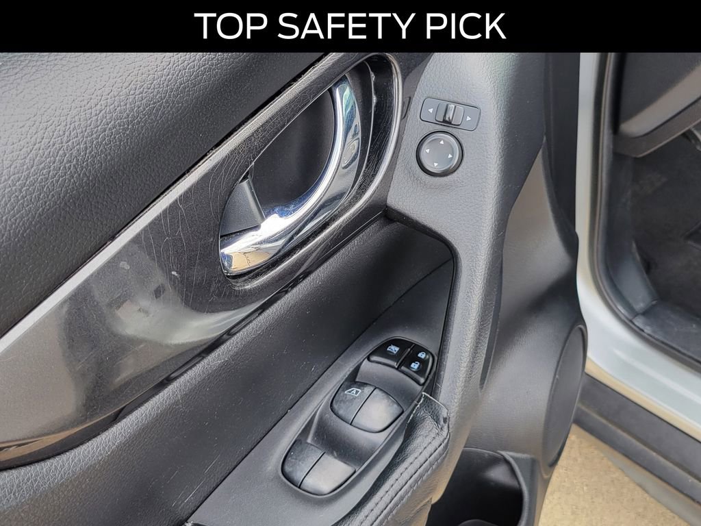 Used 2017 Nissan Rogue SV FWD image 19