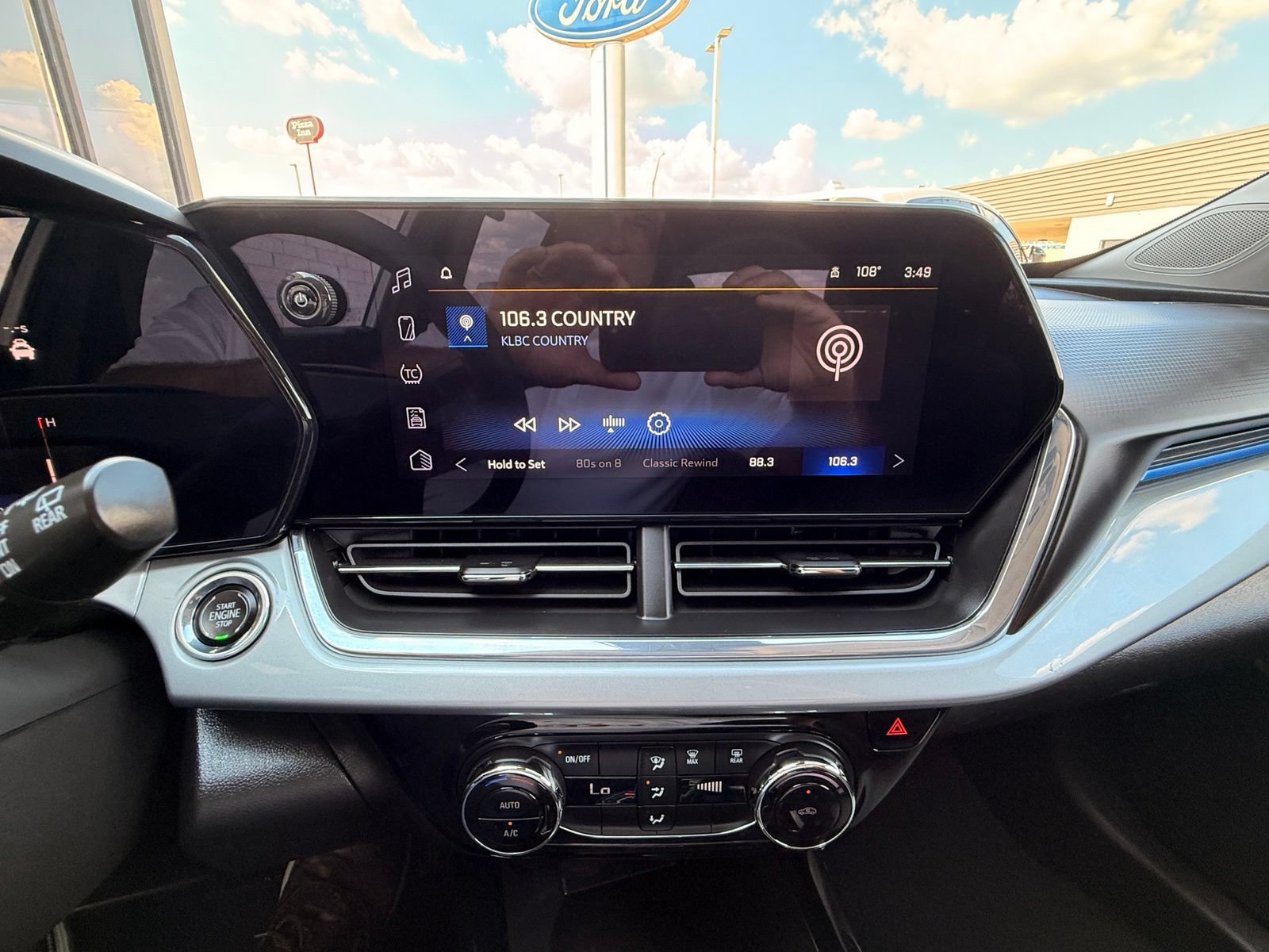 Used 2025 Chevrolet Trax LT FWD image 15