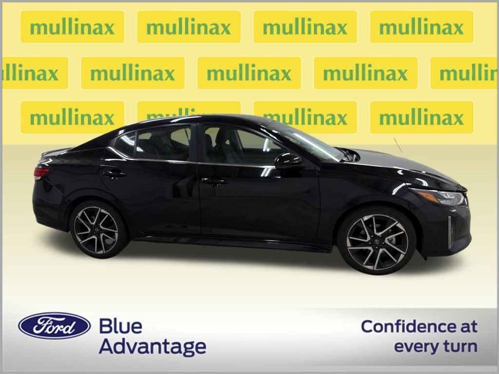 Used 2025 Nissan Sentra SR FWD image 2