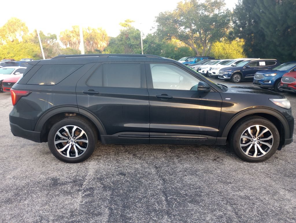 Certified 2025 Ford Explorer ST-Line AWD/4WD image 8