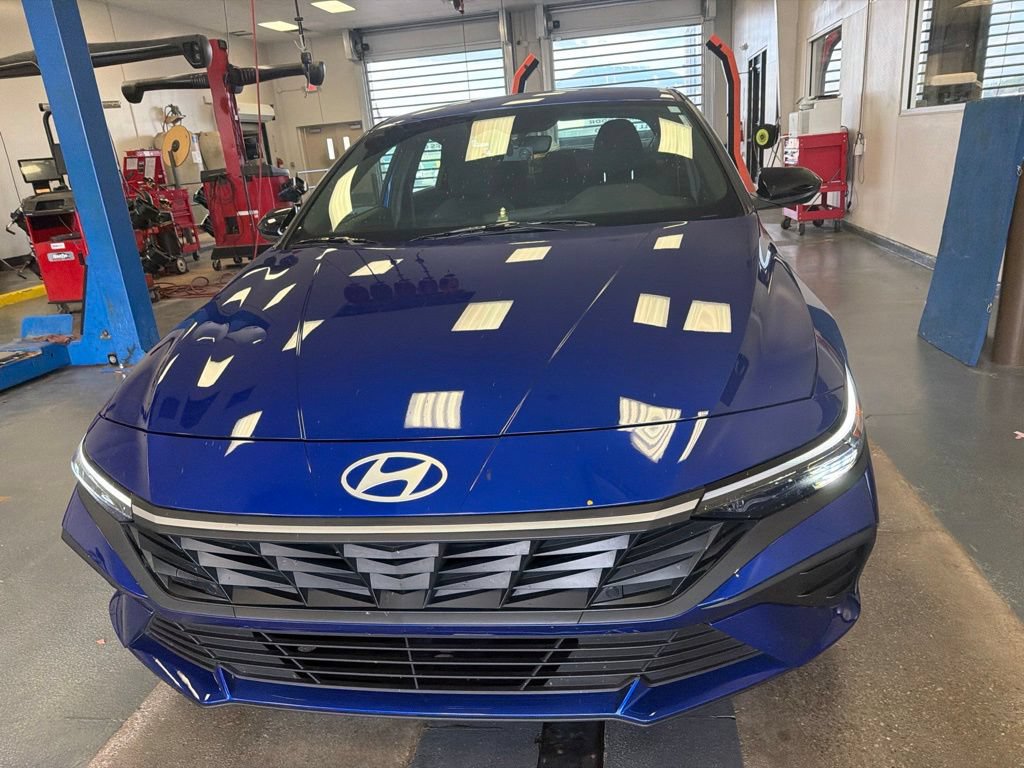 Used 2025 Hyundai Elantra Sport FWD image 4