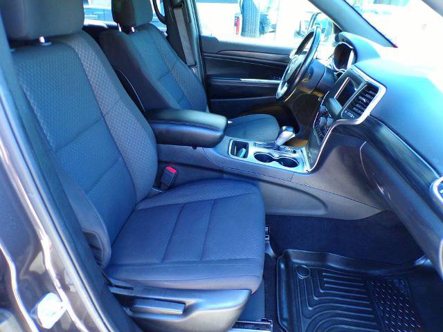 Used 2019 Jeep Grand Cherokee Laredo AWD/4WD image 12