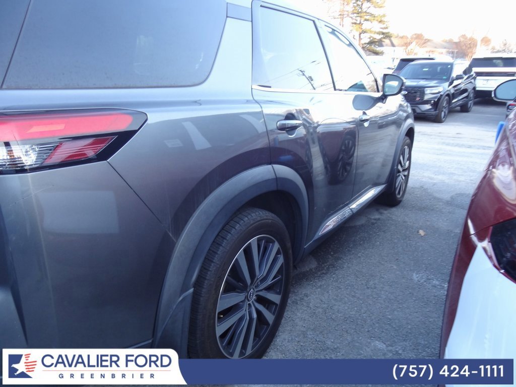 Used 2022 Nissan Pathfinder Platinum w/ Cargo Package image 3