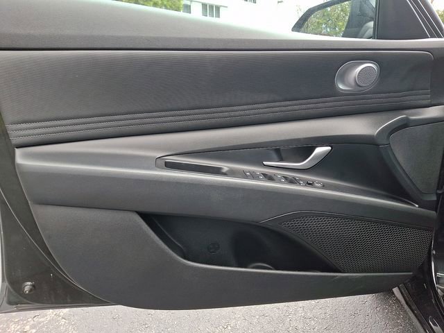 Used 2023 Hyundai Elantra SEL w/ Convenience Package FWD image 12