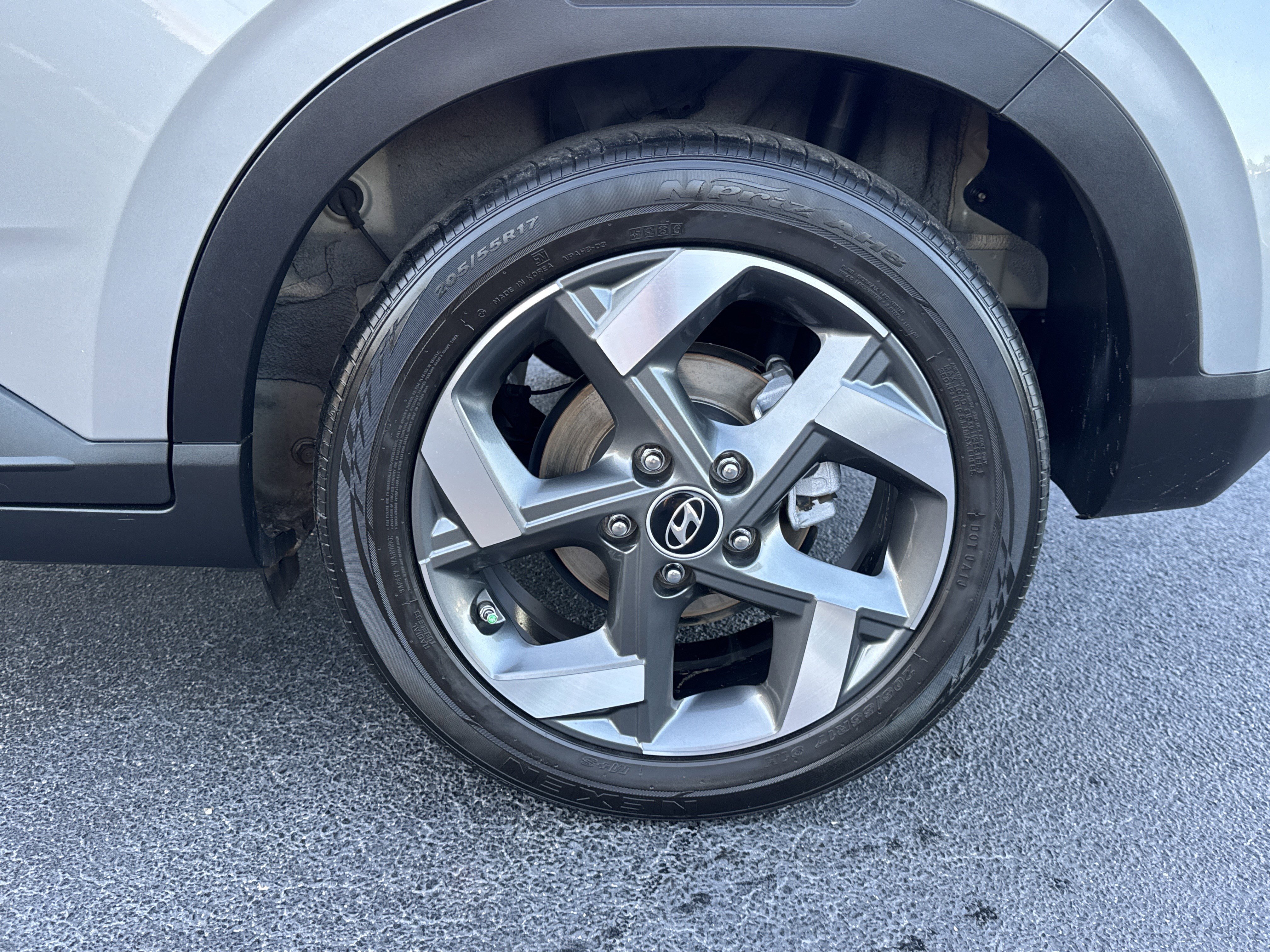 Used 2024 Hyundai Venue SEL image 18