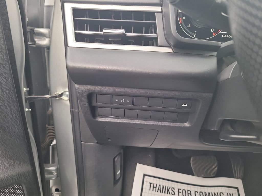 Used 2024 Mitsubishi Outlander SE image 17
