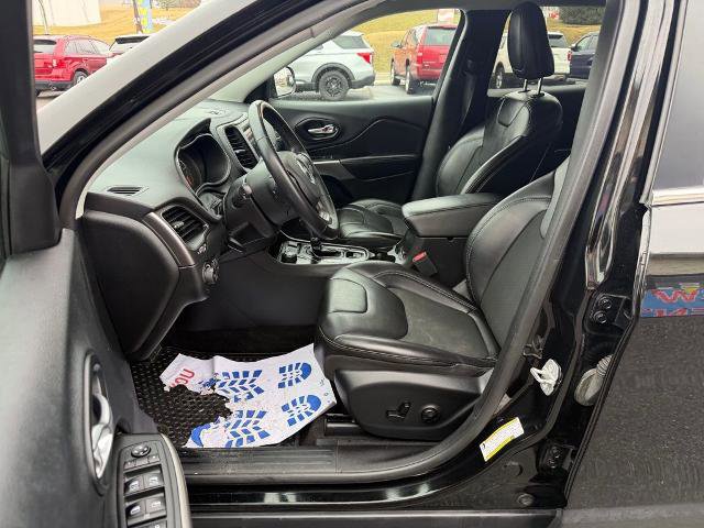 Used 2019 Jeep Cherokee Latitude Plus w/ Cold Weather Group image 10