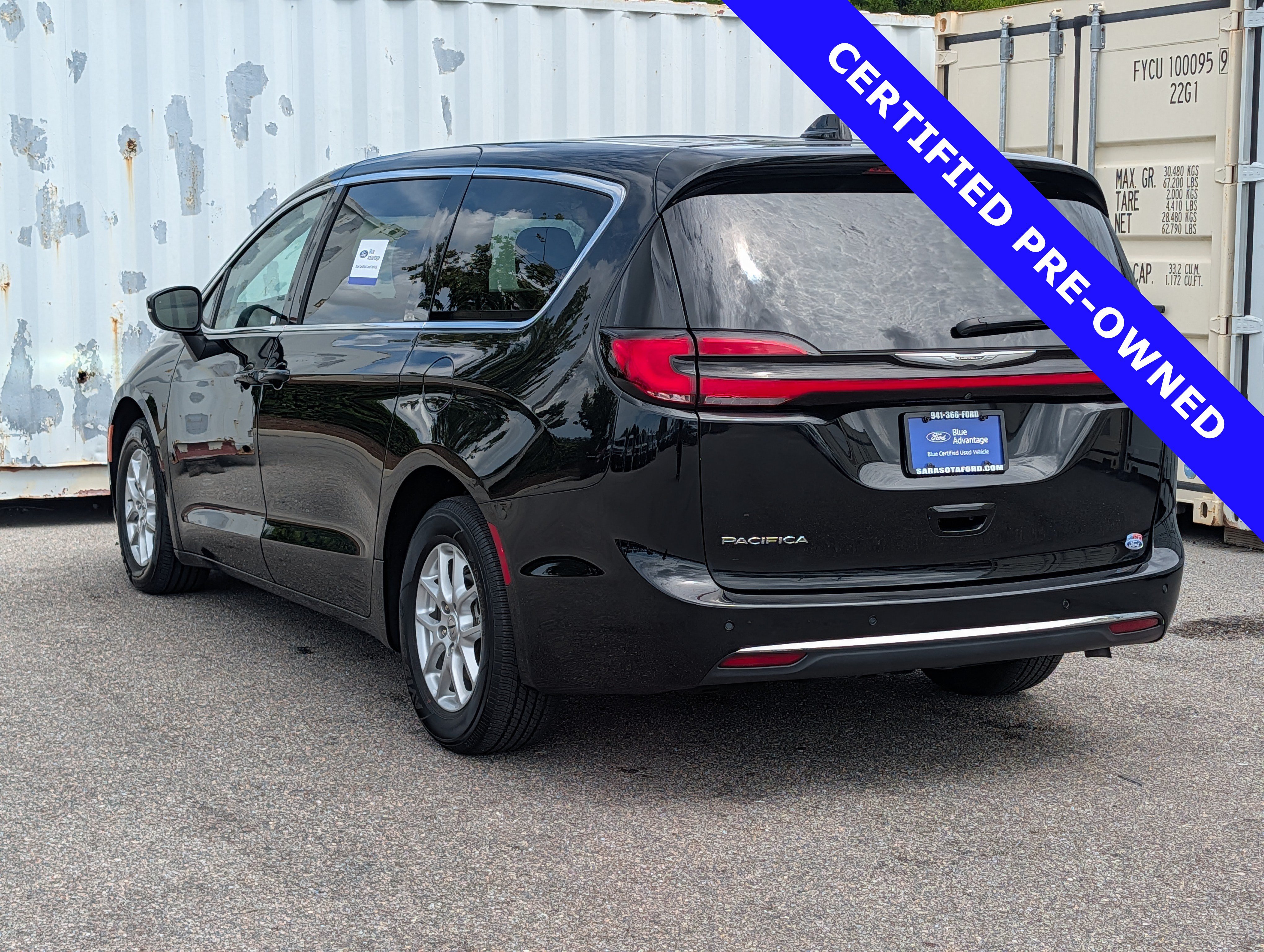 Used 2023 Chrysler Pacifica Touring-L FWD image 7
