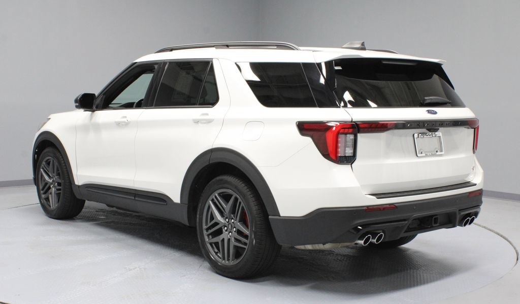 Certified 2025 Ford Explorer ST AWD/4WD image 9